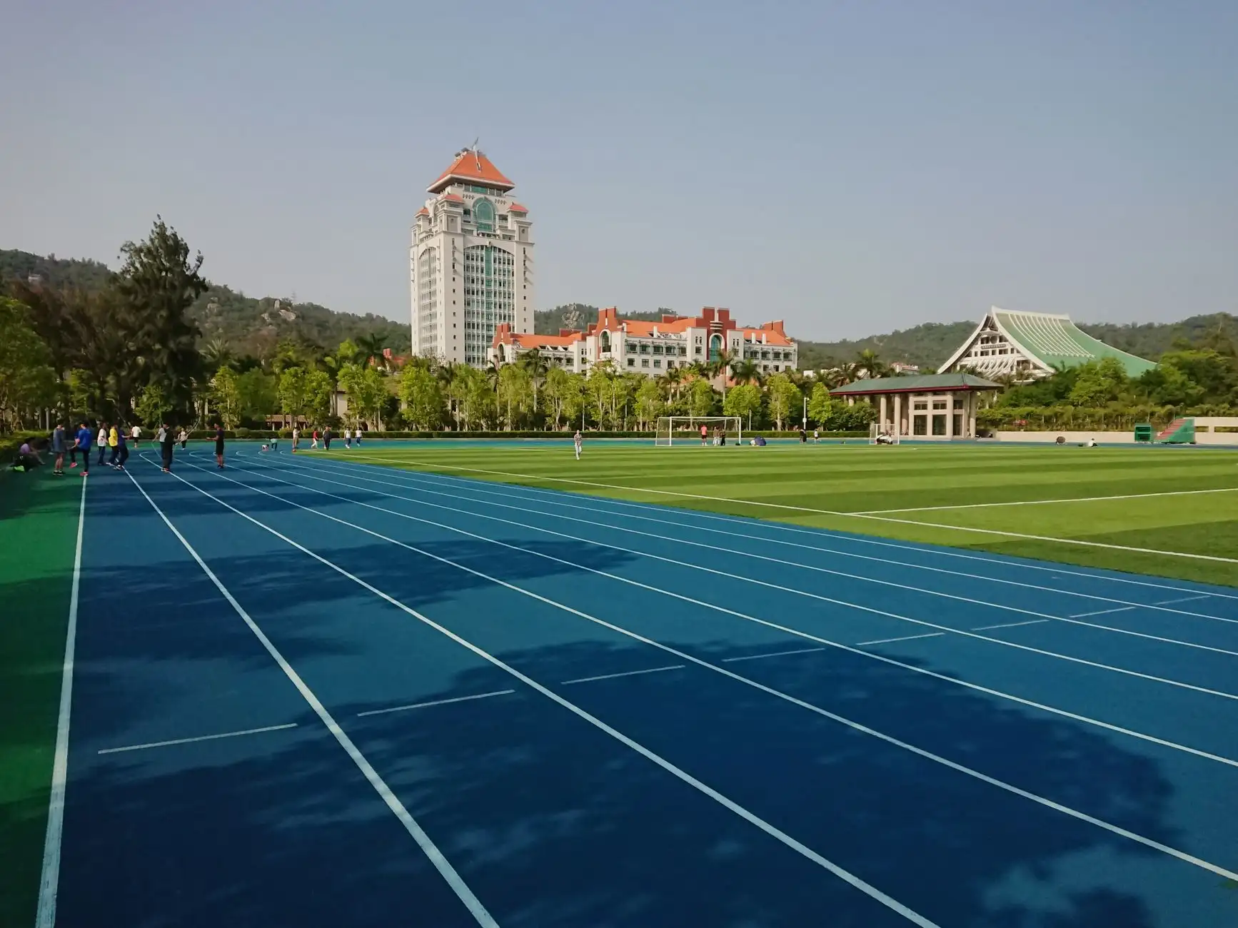 起重搬运行业2025年新技术趋势与长三角应用实践